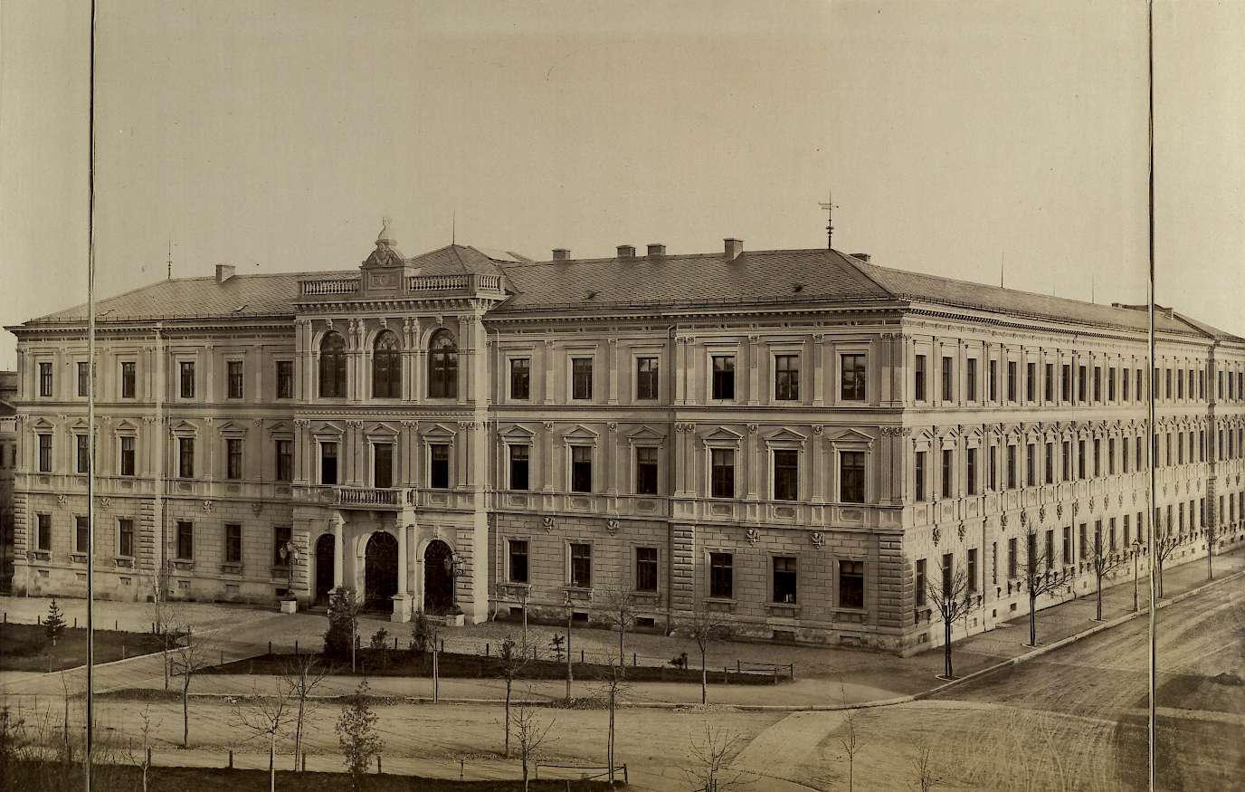 Foto 1878 Justizpalast